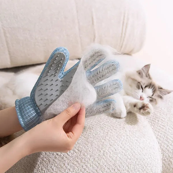 2-in-1 grooming glove for dogs and cats