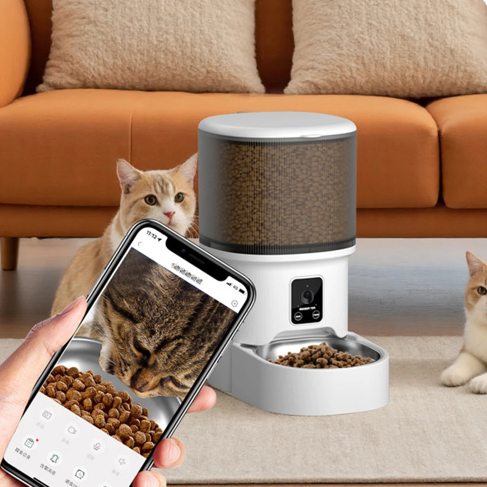 Automatic pet feeder or water fountain